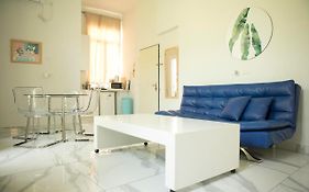 Bauhaus Stylish Apartments - By Bookiz
